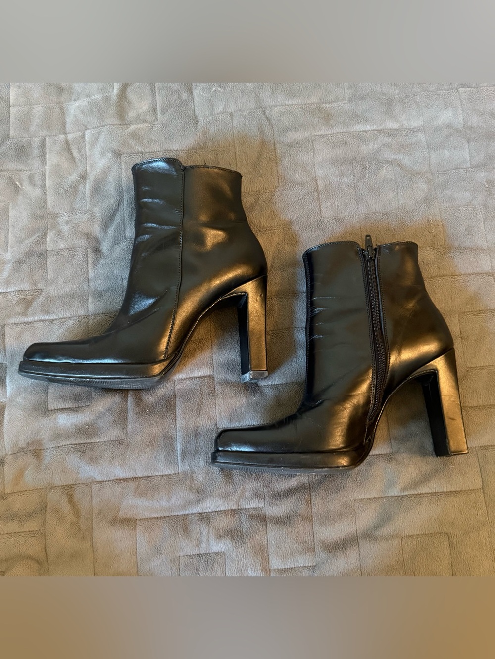 Vintage 2000s Aldo Black leather ankle boots with block heel size 37